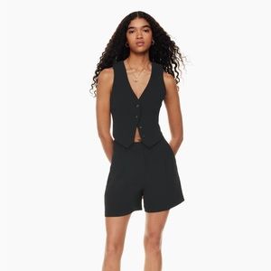 NWOT Wilfred Effortless 5” shorts in black, size 8